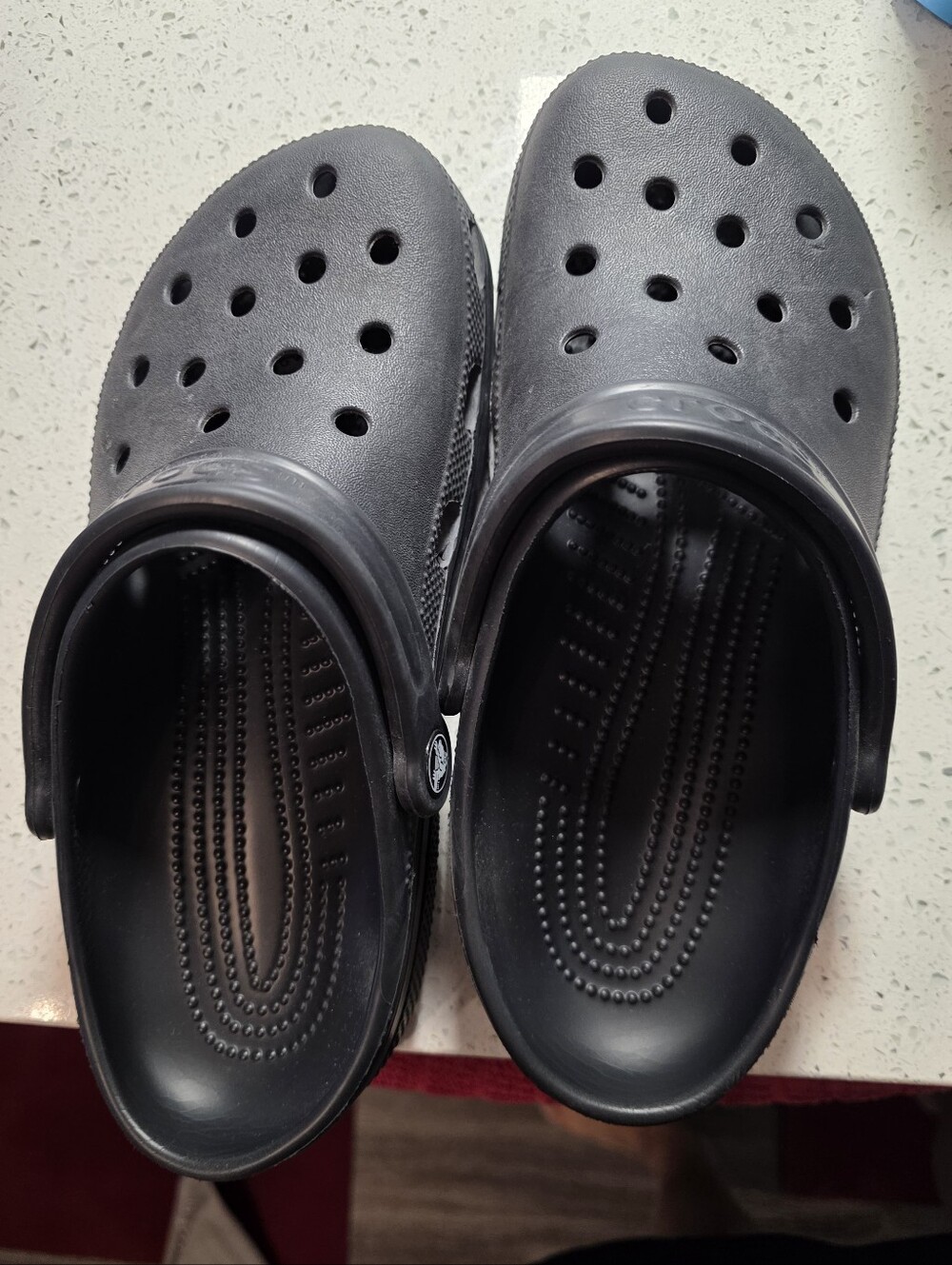CROCS Classic Clog in Black